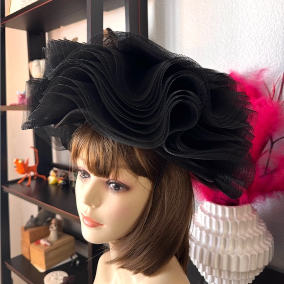 Vintage Leslie James Black Ruffled Hat - Picture 3 of 12